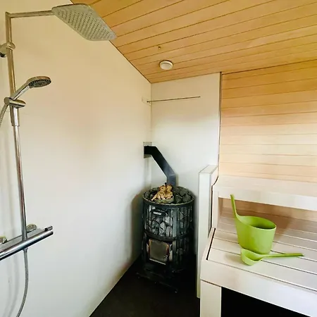 Сasa de vacaciones Koe Upea Loma -pool House, Metsaekansassa, Valkeakoski *