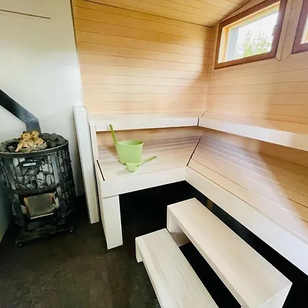 Сasa de vacaciones Koe Upea Loma -pool House, Metsaekansassa, Valkeakoski Metsäkansa