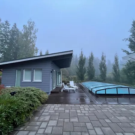 Koe Upea Loma -pool House, Metsaekansassa, Valkeakoski *