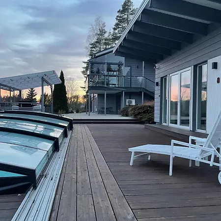 Koe Upea Loma -pool House, Metsaekansassa, Valkeakoski * Metsäkansa