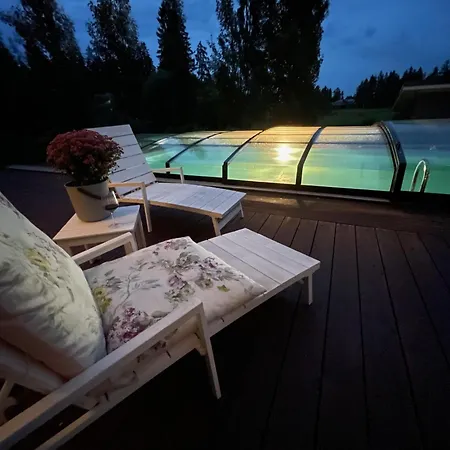 Сasa de vacaciones Koe Upea Loma -pool House, Metsaekansassa, Valkeakoski *